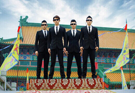 獵人眼鏡可用思為無(wú)線的2.4G無(wú)線模塊RF2401進(jìn)行控制